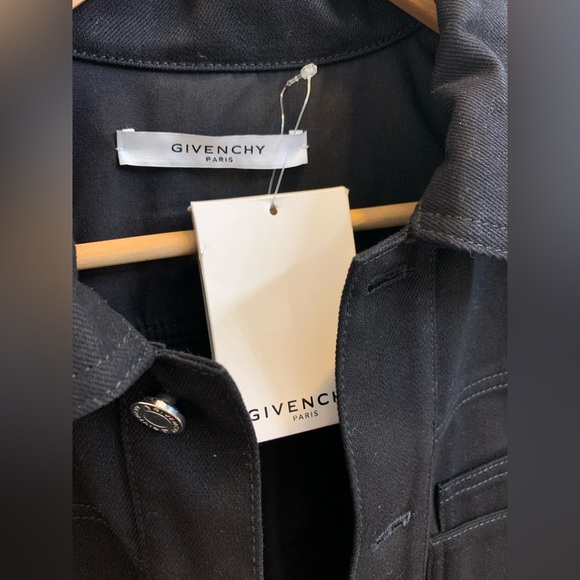 GIVENCHY - Picture 15 of 16